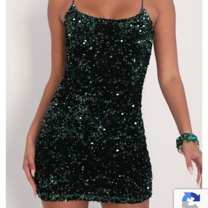 Lucy in the sky Glisten Velvet Sequin Bodycon in Green